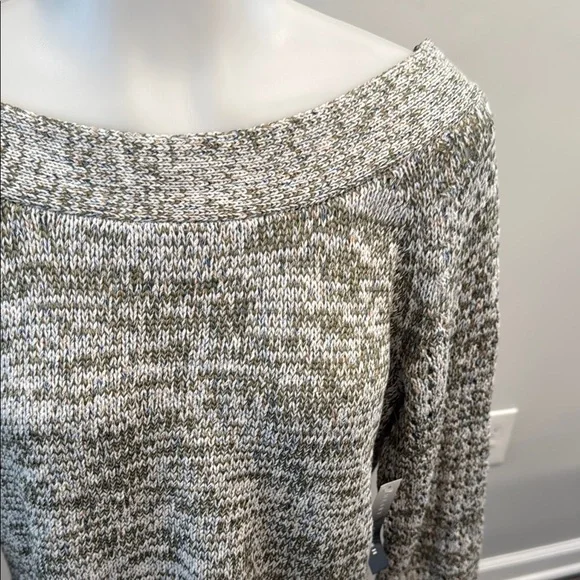 Heart N Crush Medium Women's Off-Shoulder Knit Sweater Green Gray - Picture 2 of 11